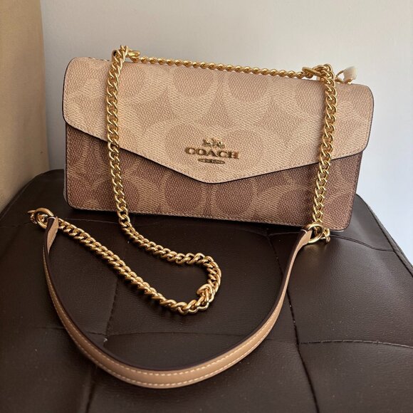 Klare Envelope Crossbody Bag In Blocked Signature Canvas NWT - Picture 9 of 11